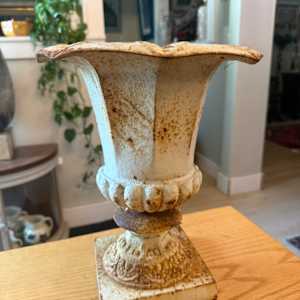 cast iron table top iron urn, Image 2.