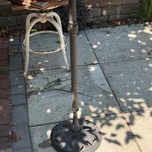 iron garden post with 2 lanterns, Image 2.
