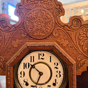Ingraham "Urania" Gingerbread Victorian kitchen clock, Image 2.