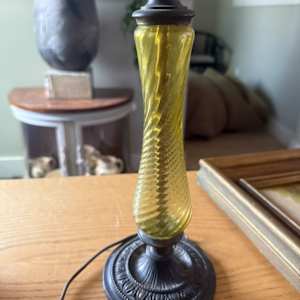 early American amber glass table lamp, Image 1.