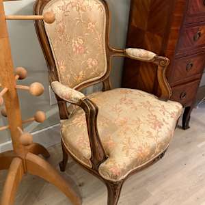 Pair of upholstered chairs 