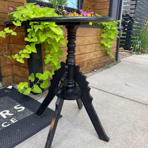 early American primitive table, Image 2.