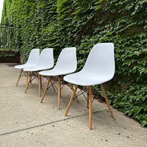 Set of 4 white molded plastic chairs 