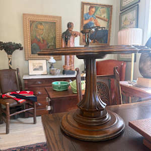 Scalloped edged burled wood side table, Image 5.