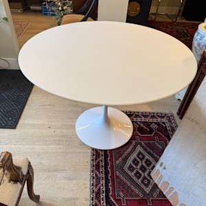 Eames tulip base dinette table, Image 2.