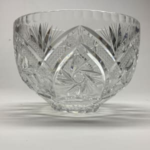 Cut glass bowl 