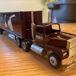 Winross  die cast Hershey semi truck 