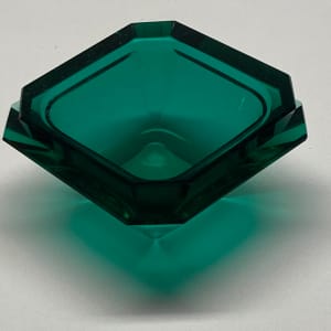 Emerald green Art Deco hand cut polished covered ring dish 