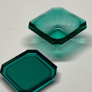 Emerald green Art Deco hand cut polished covered ring dish 