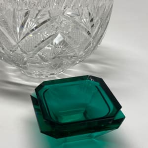 Emerald green Art Deco hand cut polished covered ring dish 