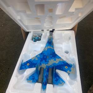 Sukhoi SU-27 "Flanker" die cast toy plane 