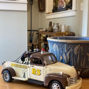 Die cast vintage tow truck toy
