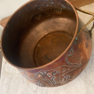 Large hand hammered arts and crafts copper 2 handled covered pot 