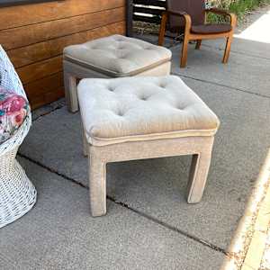 Pair of upholstered square upholstered benches 