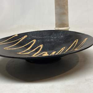 Pottery bowl with squiggle line 