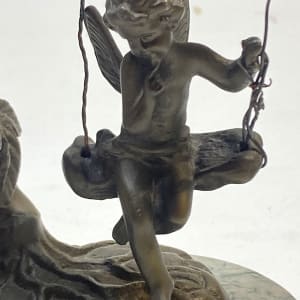 Cherub swinging lamp 