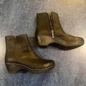 Womens Dansko leather boot size 37 / 7 