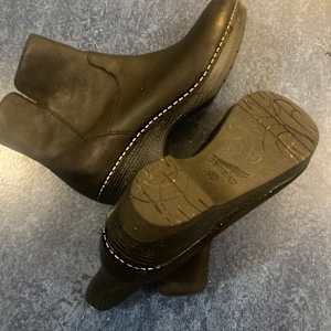 Womens Dansko leather boot size 37 / 7 