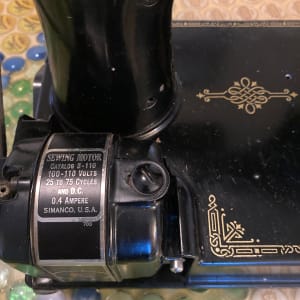 1935 Singer sewing machine portable 