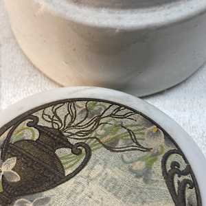 French small porcelain French perfume dish 