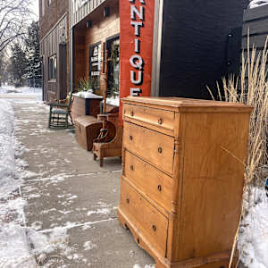 Primitive early American 4 drawer chest 