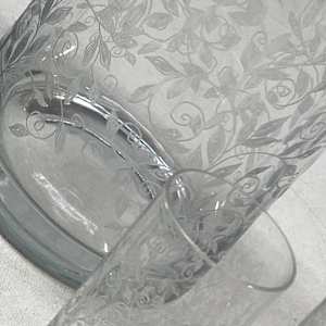 Etched decanter and 5 glasses 