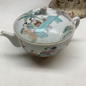 Early Chinese satsuma teapot 