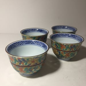 4 matching asian saki cups 