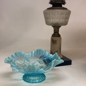 blue ruffled Fenton glass bowl 