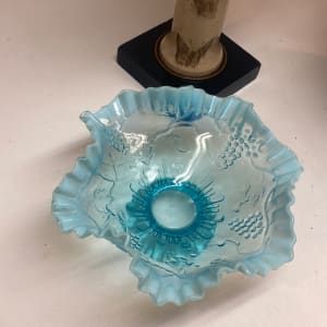 blue ruffled Fenton glass bowl 