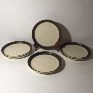 English stoneware dinner plate(s) 