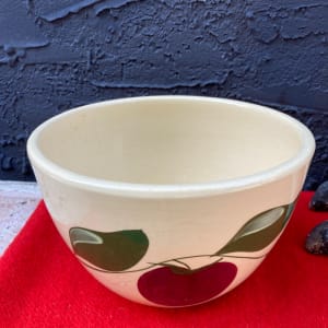 Watt bowl with apple