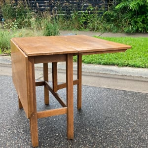 Oak drop leaf table 