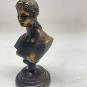small sculptural woman bust 