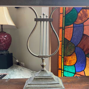 Harp shaped desk lamp 