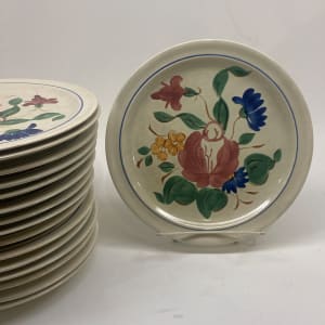 Set of 16 Red Wing dishes 