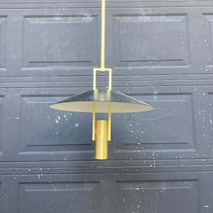 Modern hanging pendant light fixture 