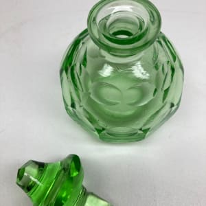 Green glass Art Deco Perfume bottle with stopper 