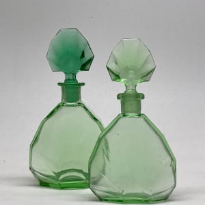 Green glass Art Deco Perfume bottle with stopper 