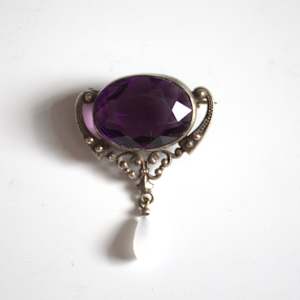 Brooch by Unknown 