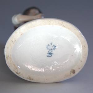 Figurine by Sitzendorfer Porzellanmanufaktur, Image 6.