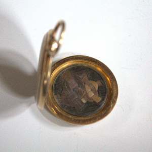 Locket by Unknown, United States, Image 2.