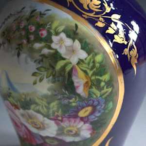 Vase by Valentine Porcelain Manufactory, Image 3.