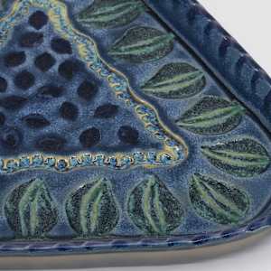 24088 Small Triangular Plate by Sandy Miller 