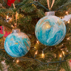 Ornaments: Beachy Vibe set of 2 by Helen Renfrew