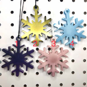Small Resin Snowflake Ornaments by Colorvine by Kelsey  Image: snowflake C