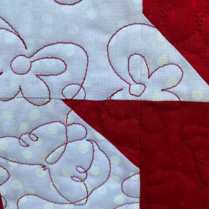 Give Yourself Red and White Flowers by O.V. Brantley  Image: Give Yourself Red and White Flowers quilting detail