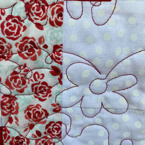 Give Yourself Red and White Flowers by O.V. Brantley  Image: Give Yourself Red and White Flowers quilting detail 2