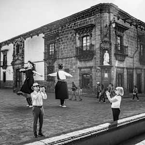 Shootout (San Miguel de Allende, México) by Chris Kern