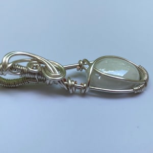 PD 36/47 - Wire Wrapped Glads Pendant by Pamela Dexter 